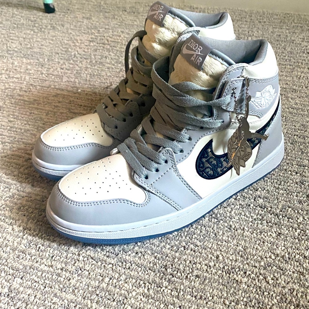 Nike x Dior Air Jordan 1 - OG WOLF